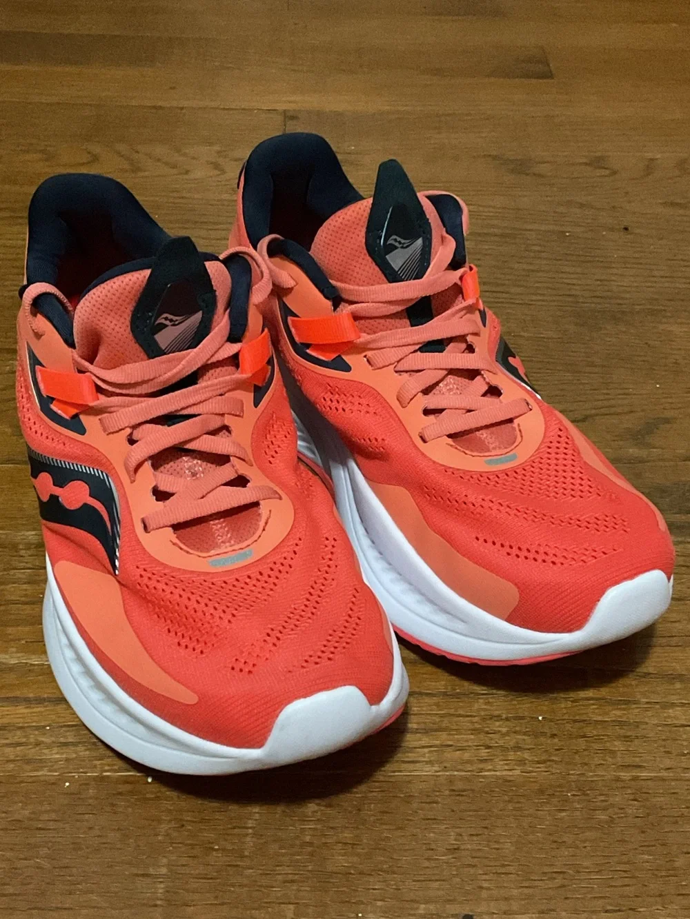 Saucony Guide 15 Orange. Running Sneakers. In New Condition. Women’s 9.